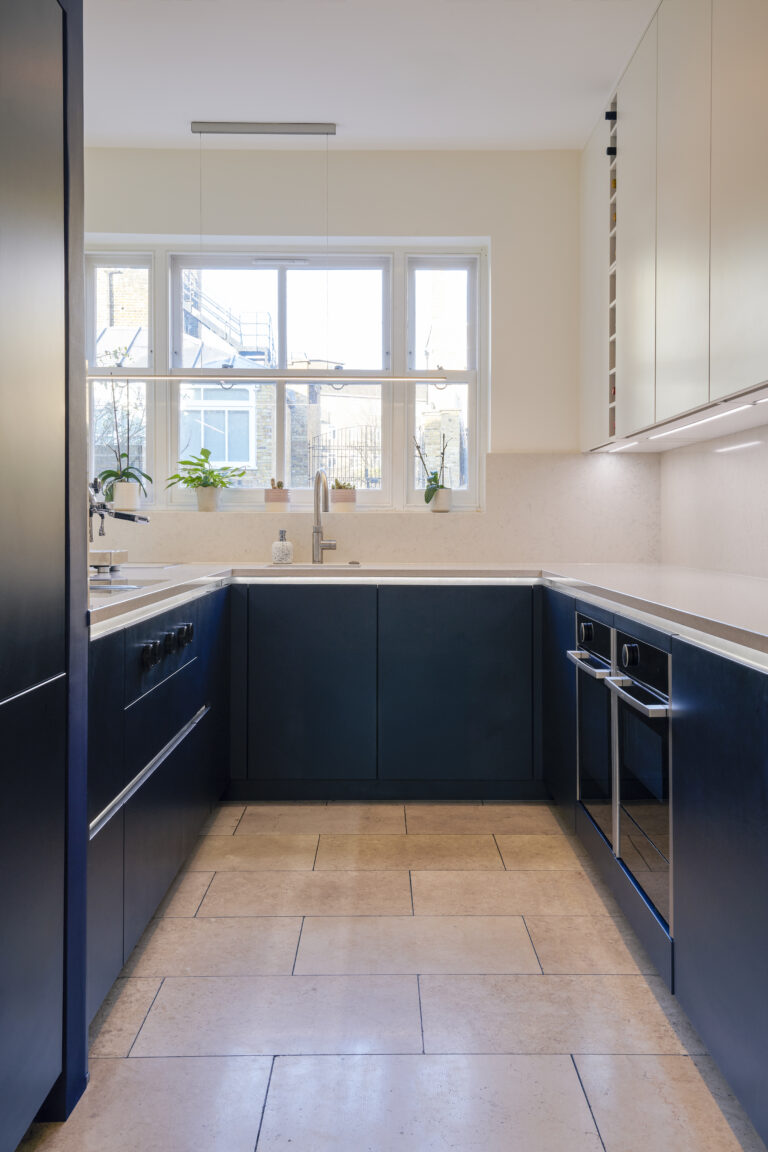 Modern U-Shaped Kitchen – Clapham London